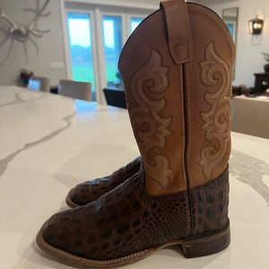 Boys genuine leather cowboy boots size 4.5 like new condition. Worn only twice.